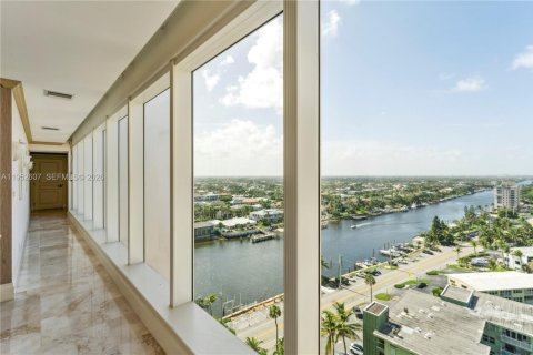 Купить кондоминиум в Хиллсборо-Бич, Флорида 5 спален, 501.67м2, № 2007828 - фото 17