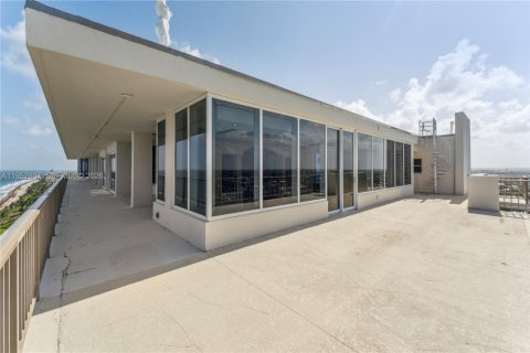 Купить кондоминиум в Хиллсборо-Бич, Флорида 5 спален, 501.67м2, № 2007828 - фото 24