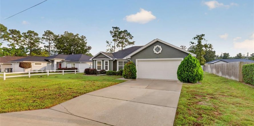 Villa ou maison à Summerfield, Floride 3 chambres, 147.25 m2 № 2421979