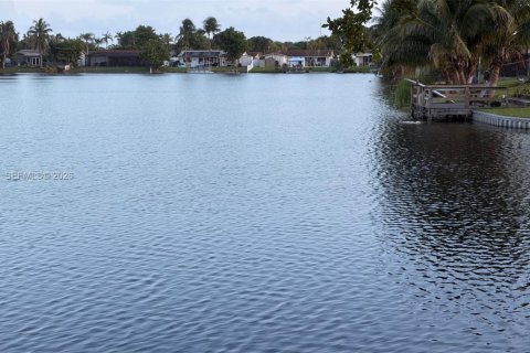 Touwnhouse à vendre à Pembroke Pines, Floride: 2 chambres, 96.62 m2 № 2257470 - photo 27