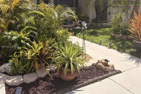 Touwnhouse à vendre à Pembroke Pines, Floride: 2 chambres, 96.62 m2 № 2257470 - photo 3