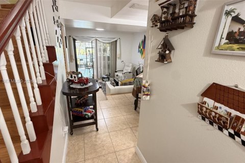 Touwnhouse à vendre à Pembroke Pines, Floride: 2 chambres, 96.62 m2 № 2257470 - photo 5