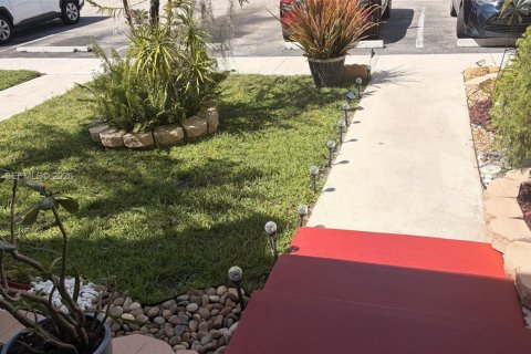 Touwnhouse à vendre à Pembroke Pines, Floride: 2 chambres, 96.62 m2 № 2257470 - photo 4