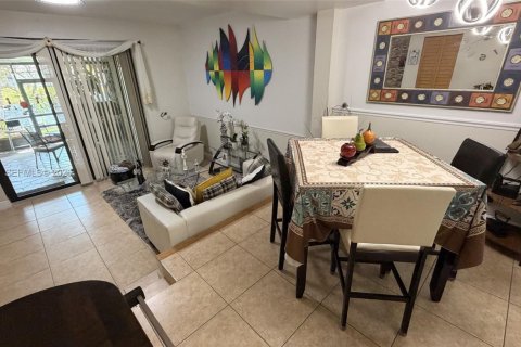 Touwnhouse à vendre à Pembroke Pines, Floride: 2 chambres, 96.62 m2 № 2257470 - photo 17