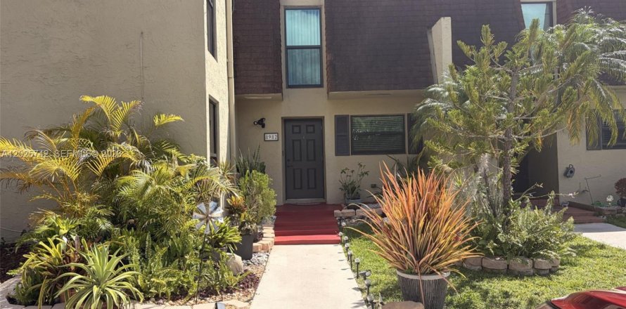 Touwnhouse à Pembroke Pines, Floride 2 chambres, 96.62 m2 № 2257470