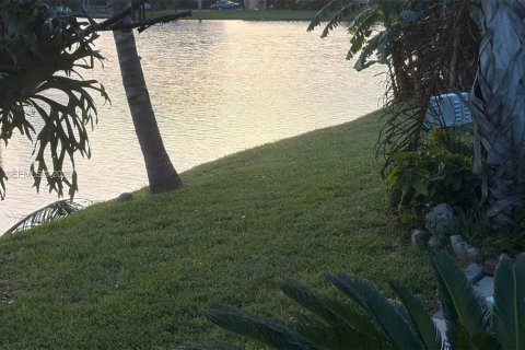 Touwnhouse à vendre à Pembroke Pines, Floride: 2 chambres, 96.62 m2 № 2257470 - photo 30