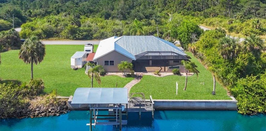 Casa en Port Charlotte, Florida 3 dormitorios, 173.91 m2 № 2212421