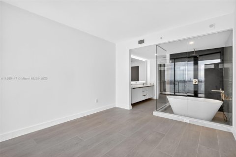 Condo in Miami, Florida, 4 bedrooms  № 1921904 - photo 8