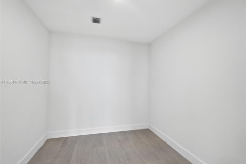 Condo in Miami, Florida, 4 bedrooms  № 1921904 - photo 30