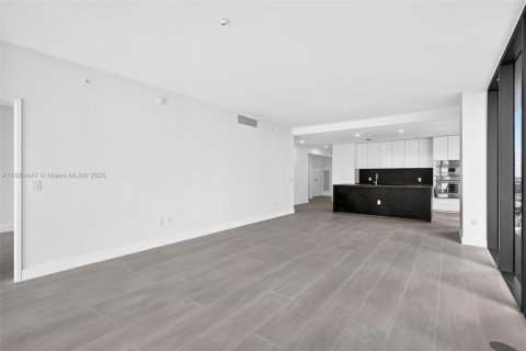 Condo in Miami, Florida, 4 bedrooms  № 1921904 - photo 14
