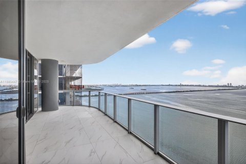 Condo in Miami, Florida, 4 bedrooms  № 1921904 - photo 3