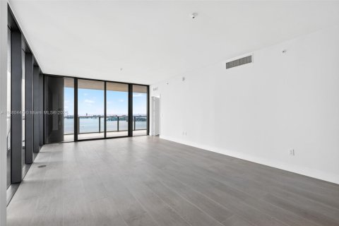 Condo in Miami, Florida, 4 bedrooms  № 1921904 - photo 13