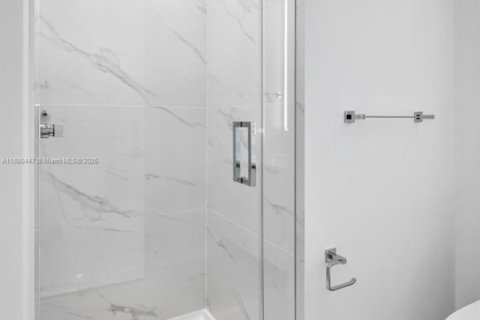 Condo in Miami, Florida, 4 bedrooms  № 1921904 - photo 25