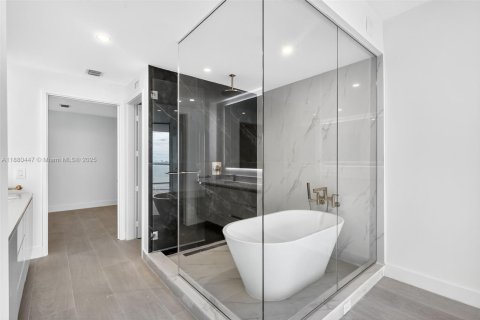Condo in Miami, Florida, 4 bedrooms  № 1921904 - photo 7