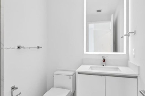 Condo in Miami, Florida, 4 bedrooms  № 1921904 - photo 24