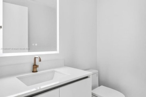 Condo in Miami, Florida, 4 bedrooms  № 1921904 - photo 18