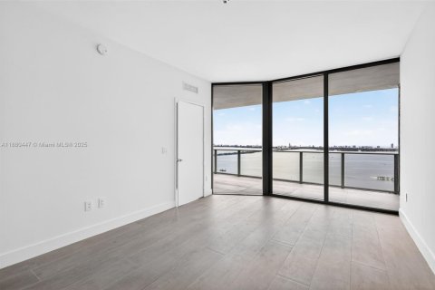 Condo in Miami, Florida, 4 bedrooms  № 1921904 - photo 10