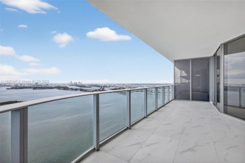 Condo in Miami, Florida, 4 bedrooms  № 1921904 - photo 2