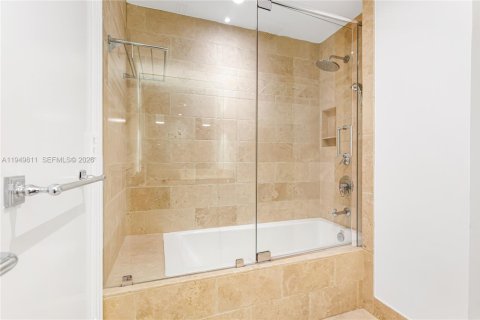 Снять в аренду кондоминиум в Майами, Флорида 3 спальни, 196.4м2, № 2005556 - фото 22