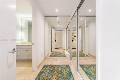 Снять в аренду кондоминиум в Майами, Флорида 3 спальни, 196.4м2, № 2005556 - фото 21