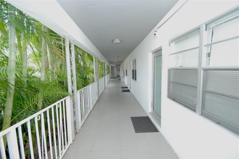 Condominio en venta en Miami Beach, Florida, 45.99 m2 № 1863861 - foto 11