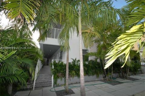 Condominio en venta en Miami Beach, Florida, 45.99 m2 № 1863861 - foto 1