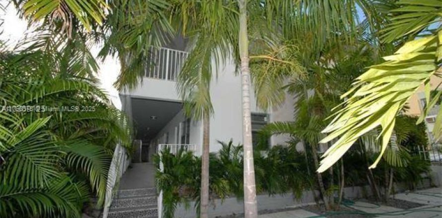 Estudio en el Condominio en Miami Beach, Florida  № 1863861