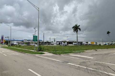 Propiedad comercial en venta en Florida City, Florida № 1981748 - foto 2