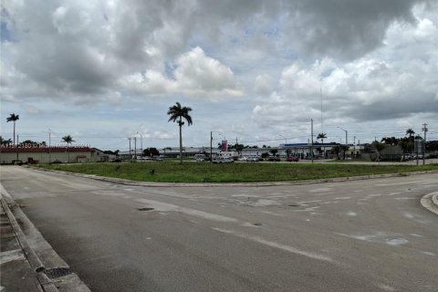 Propiedad comercial en venta en Florida City, Florida № 1981748 - foto 3