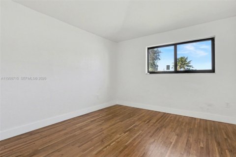 Купить коммерческую недвижимость в Норт-Майами-Бич, Флорида № 2010646 - фото 26