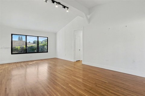 Купить коммерческую недвижимость в Норт-Майами-Бич, Флорида № 2010646 - фото 10