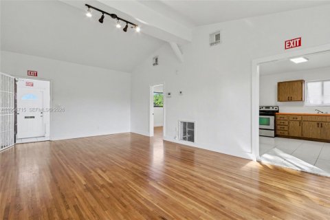 Купить коммерческую недвижимость в Норт-Майами-Бич, Флорида № 2010646 - фото 11