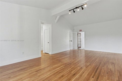 Купить коммерческую недвижимость в Норт-Майами-Бич, Флорида № 2010646 - фото 12