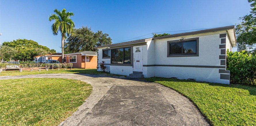 Коммерческая недвижимость в Норт-Майами-Бич, Флорида № 2010646