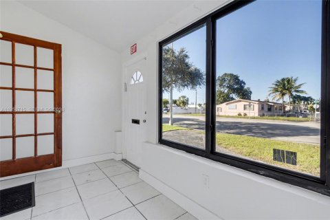 Купить коммерческую недвижимость в Норт-Майами-Бич, Флорида № 2010646 - фото 7