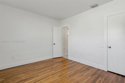 Купить коммерческую недвижимость в Норт-Майами-Бич, Флорида № 2010646 - фото 17