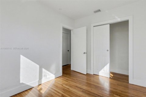 Купить коммерческую недвижимость в Норт-Майами-Бич, Флорида № 2010646 - фото 23