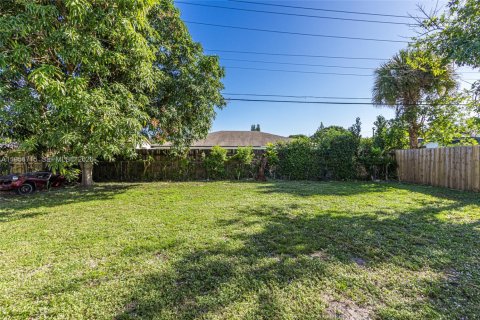 Купить коммерческую недвижимость в Норт-Майами-Бич, Флорида № 2010646 - фото 30