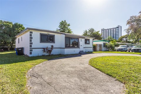 Купить коммерческую недвижимость в Норт-Майами-Бич, Флорида № 2010646 - фото 3