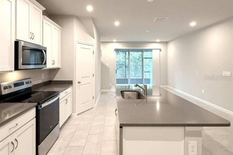 Townhouse in VOLANTI in Lutz, Florida 3 bedrooms, 154.87 sq.m. № 2410237 - photo 6