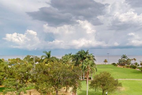 Copropriété à louer à Saint Petersburg, Floride: 2 chambres, 117.06 m2 № 1840556 - photo 1