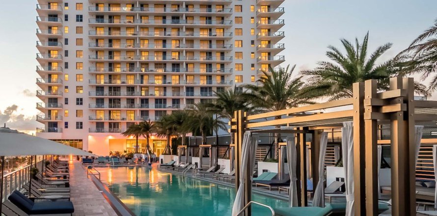 HYDE BEACH HOUSE in Hollywood, Florida № 26586