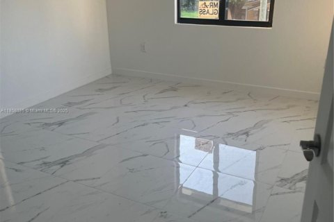 Снять в аренду виллу или дом в Майами, Флорида 1 спальня, № 1882458 - фото 6