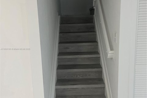 Снять в аренду виллу или дом в Майами, Флорида 1 спальня, № 1882458 - фото 10