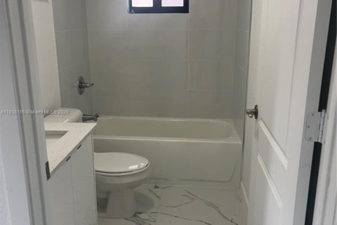 Снять в аренду виллу или дом в Майами, Флорида 1 спальня, № 1882458 - фото 8