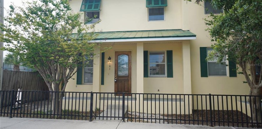 Adosado en Tampa, Florida 3 dormitorios, 103.4 m2 № 2105196