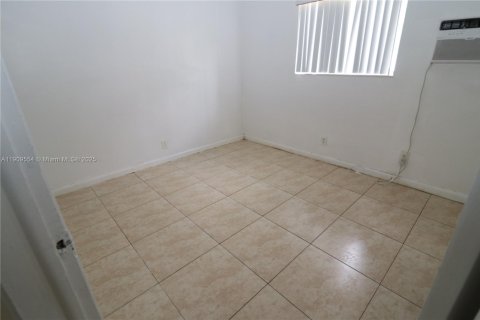 Apartamento en alquiler en Hollywood, Florida, 2 dormitorios, 69.68 m2 № 1965197 - foto 10