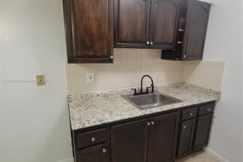 Apartamento en alquiler en Hollywood, Florida, 2 dormitorios, 69.68 m2 № 1965197 - foto 24