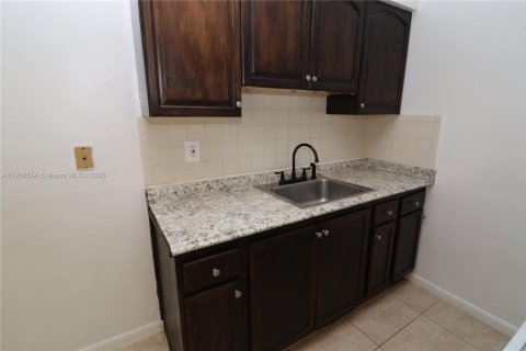 Apartamento en alquiler en Hollywood, Florida, 2 dormitorios, 69.68 m2 № 1965197 - foto 5
