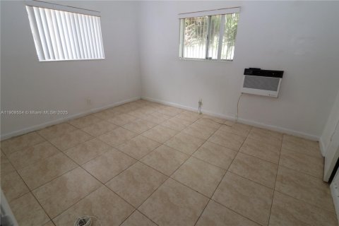 Apartamento en alquiler en Hollywood, Florida, 2 dormitorios, 69.68 m2 № 1965197 - foto 9